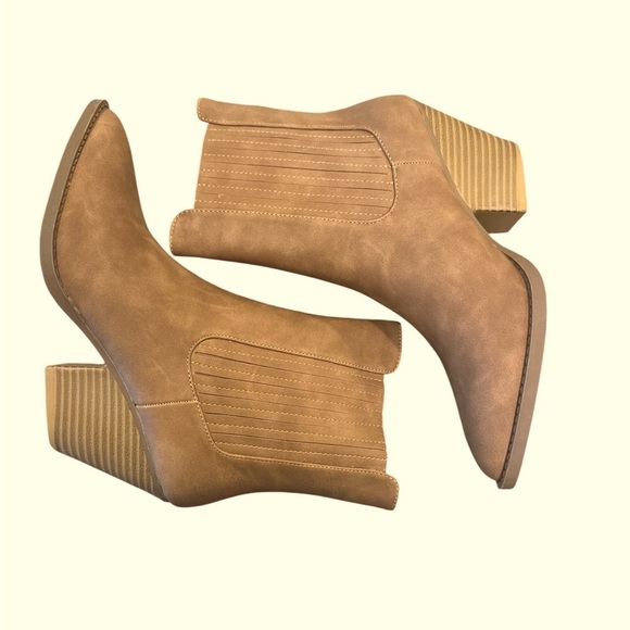 Forever Rivers Suede Ankle Boots Size 10 Tan Pull On Pointed Toe Block Heel - Picture 6 of 13